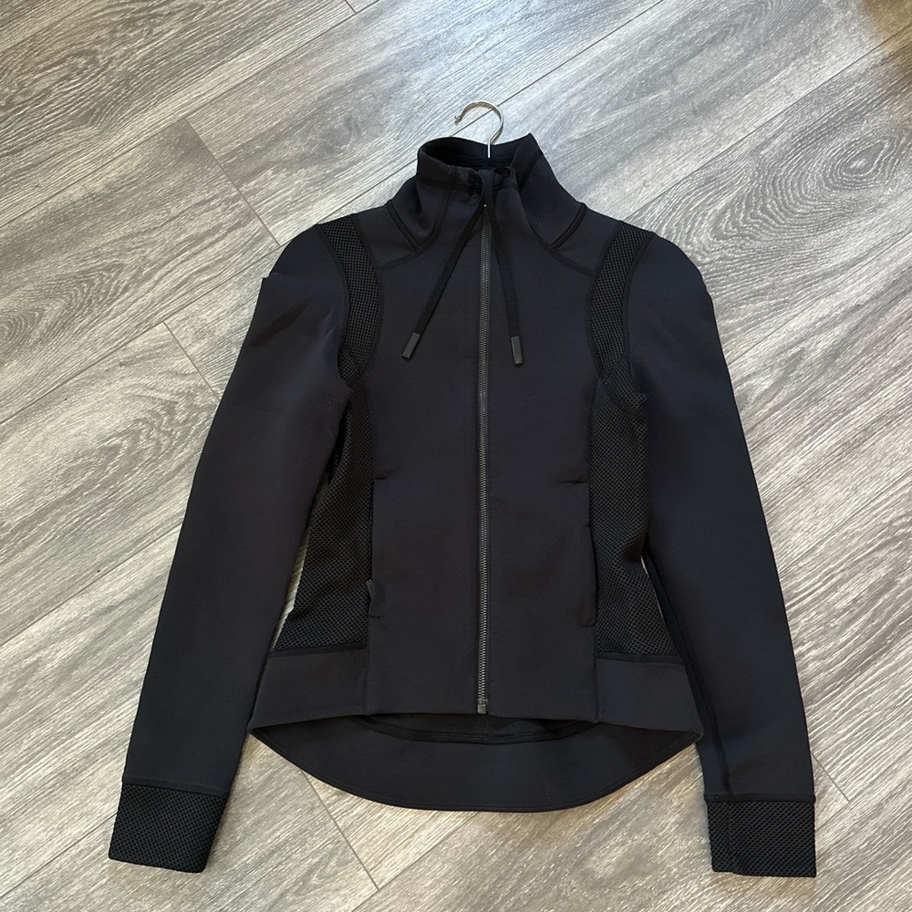 Lululemon Hot Mesh Jacket
Black - Picture 6 of 11
